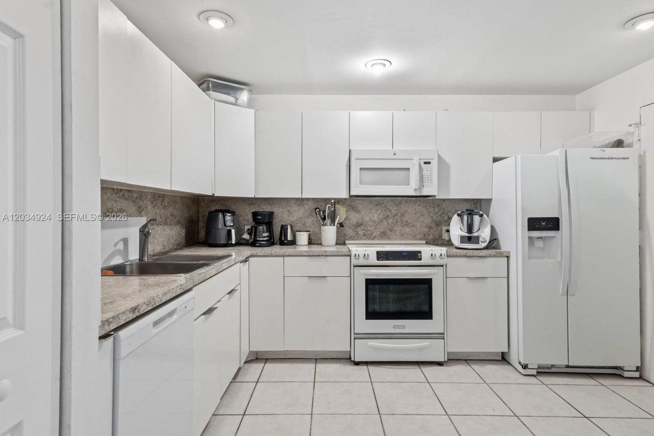 575 Crandon Blvd, Unit 413, Key Biscayne, FL 33149 Photo