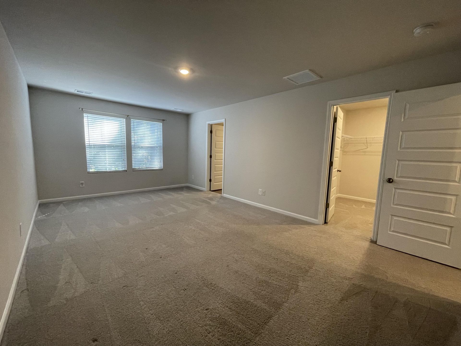 8040 Reagan Way Photo 11