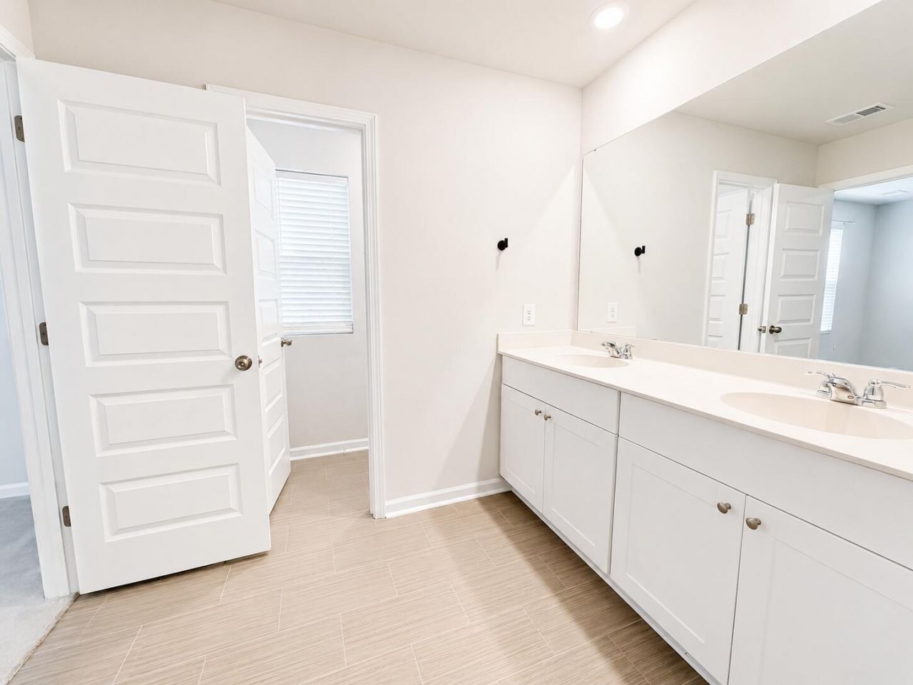 8040 Reagan Way Photo 14