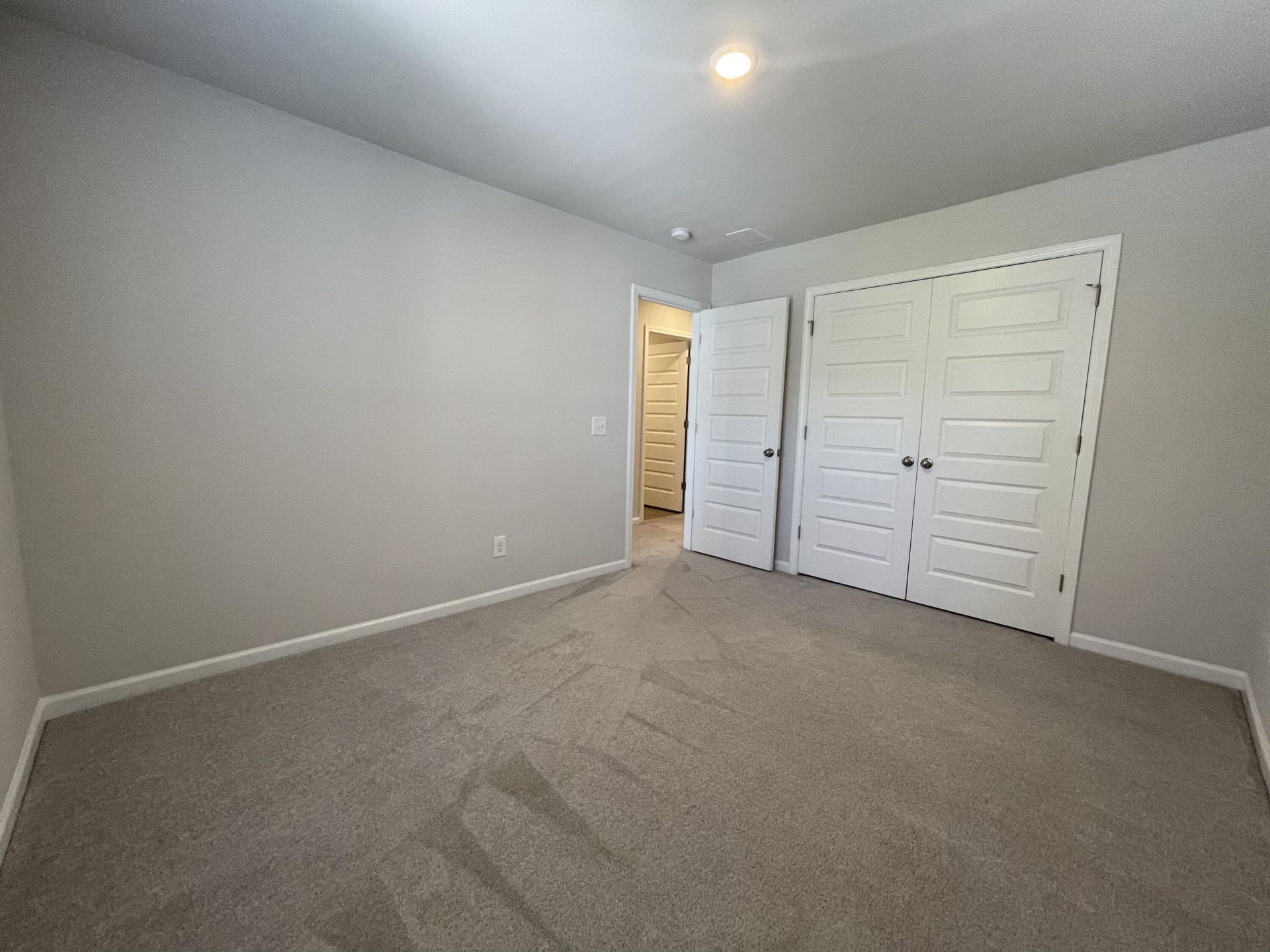 8040 Reagan Way Photo 16