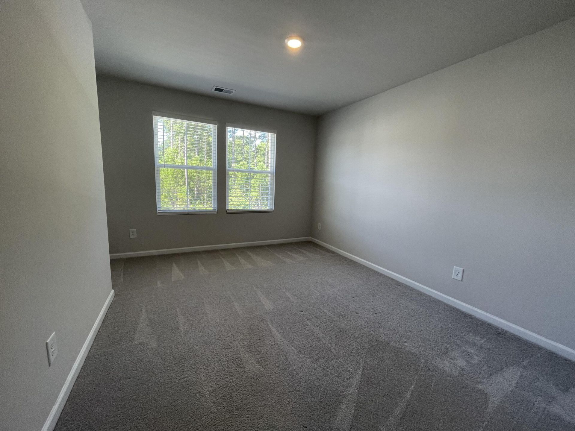 8040 Reagan Way Photo 17