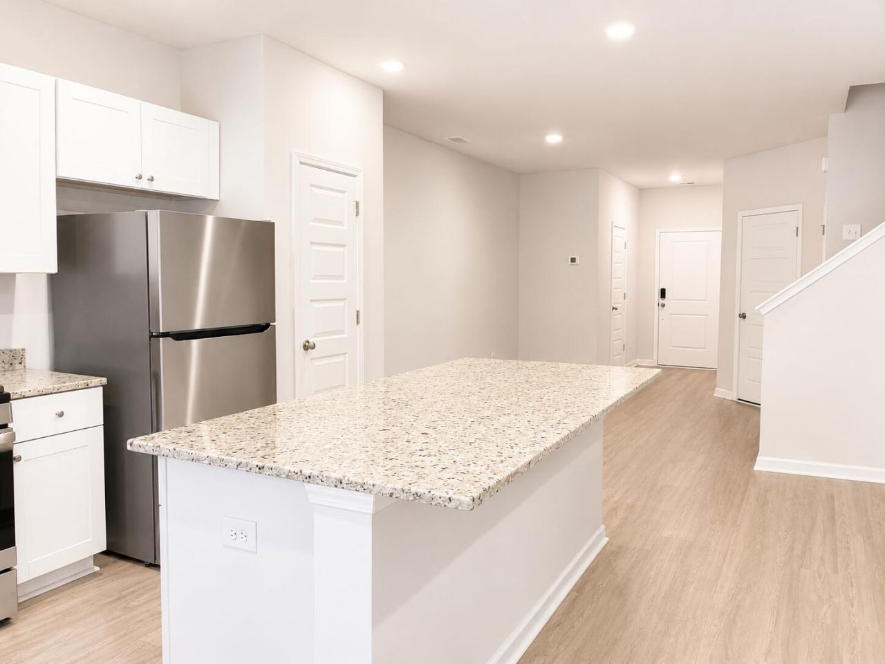 8040 Reagan Way Photo 5