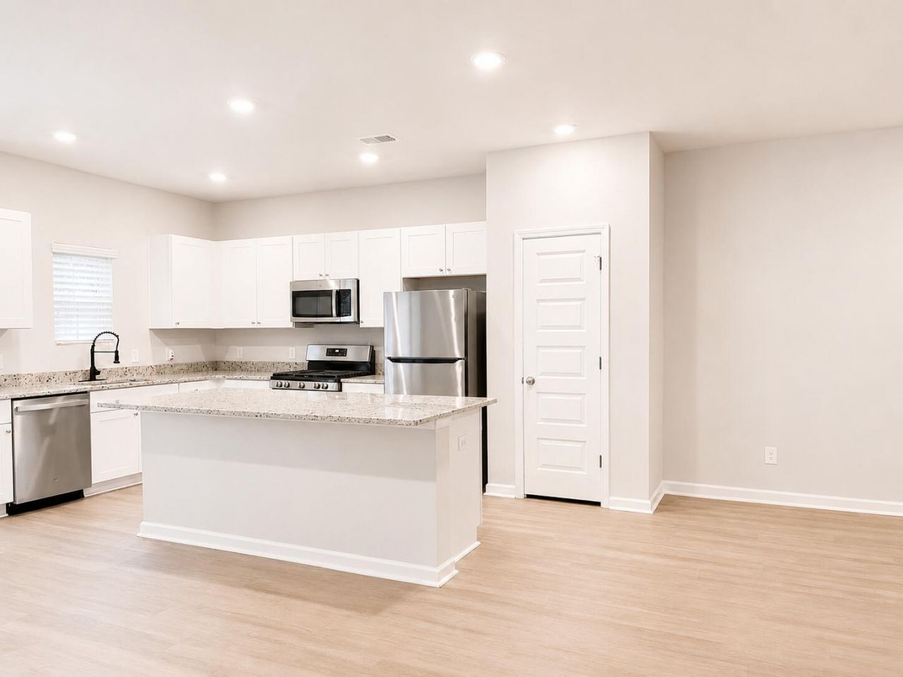 8040 Reagan Way Photo 6