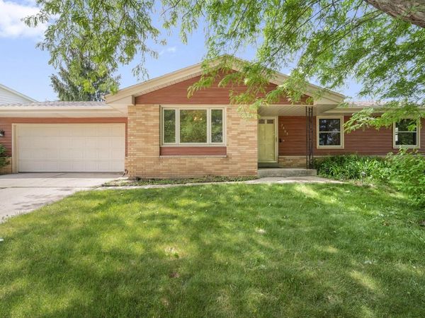7565 S Lenox AVENUE, Oak Creek, WI 53154