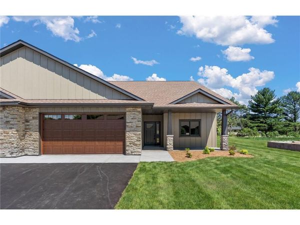 1060 Legend Lane, River Falls, WI 54022