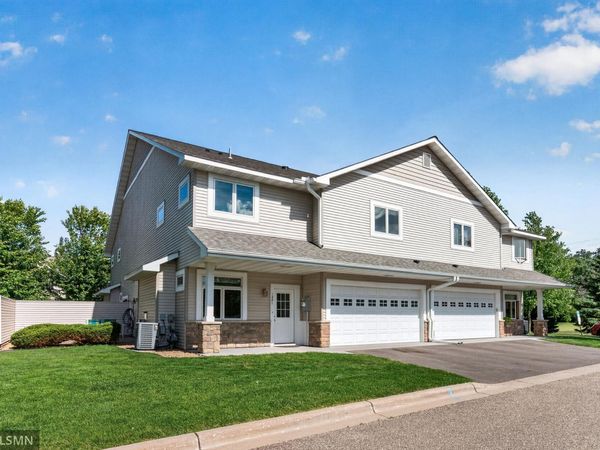 1281 County Road D Circle E, Vadnais Heights, MN 55109