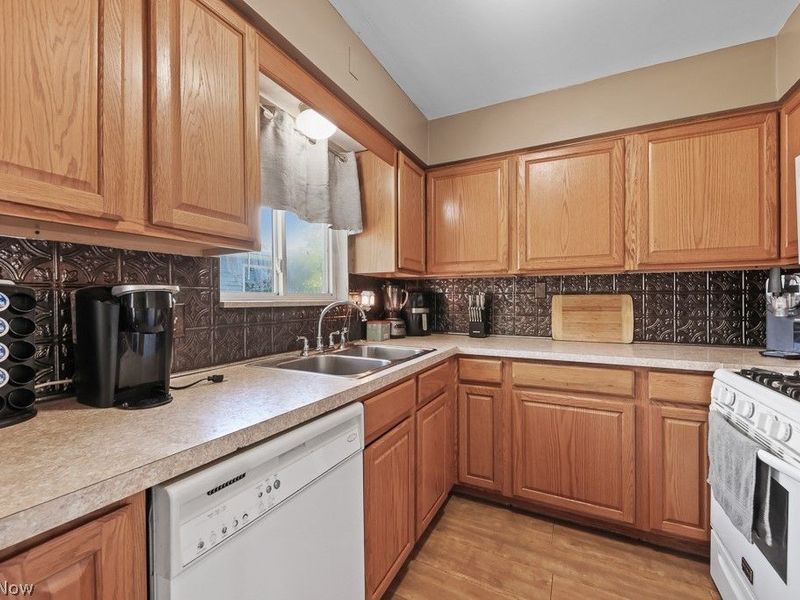 611 Herbert Road, Akron, OH 44312 Photo 14