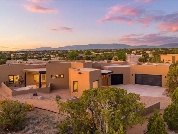 135 Paseo Aragon, Santa Fe, NM 87506