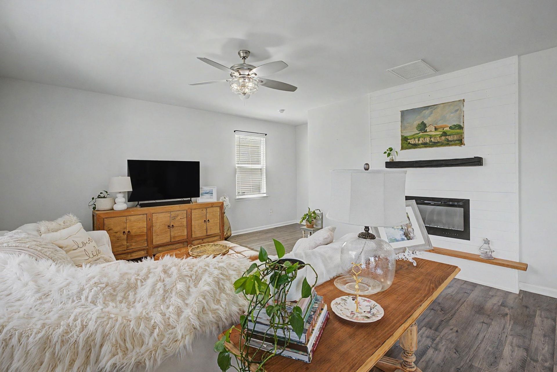 1084 Maxwell Dr. Photo 12