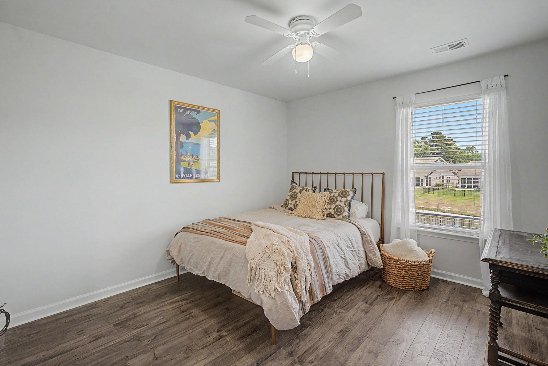 1084 Maxwell Dr. Photo 32