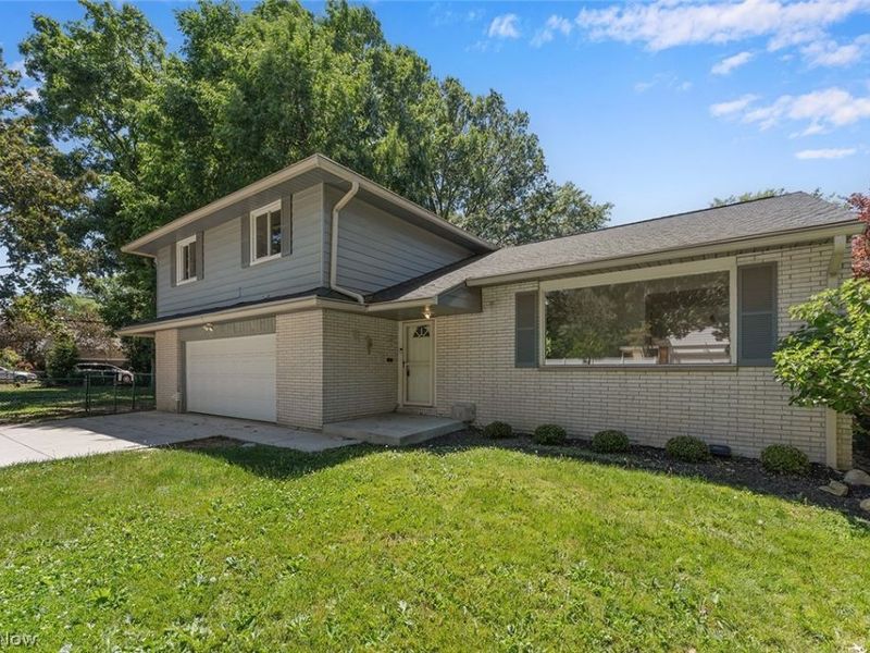 2120 Cedarview Drive, Beachwood, OH 44122 Photo 2