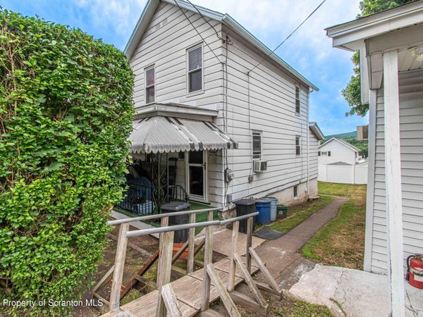 141 Dimmick Street , Throop, PA 18512