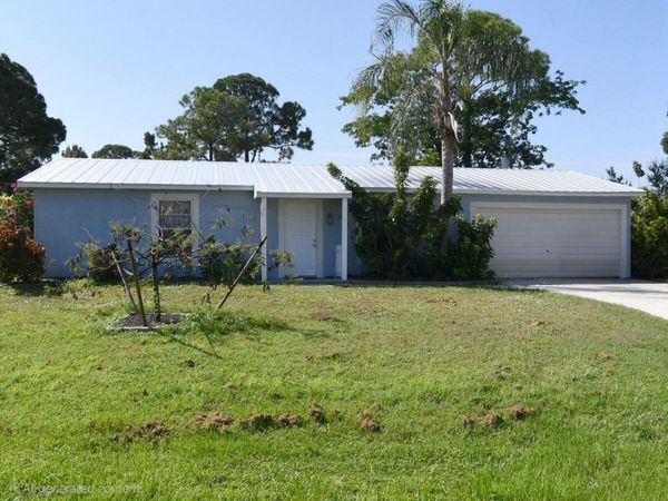 582 NW Sherbrooke Avenue, Port St. Lucie, FL 34983