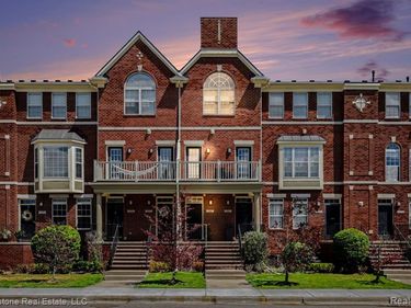 3267 Camden Drive, Troy, MI 48084