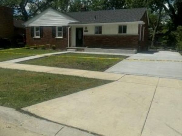 23545 Parklawn Street , Oak Park, MI 48237
