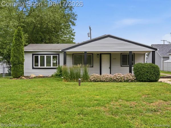1840 S Lake Court, Novi, MI 48377