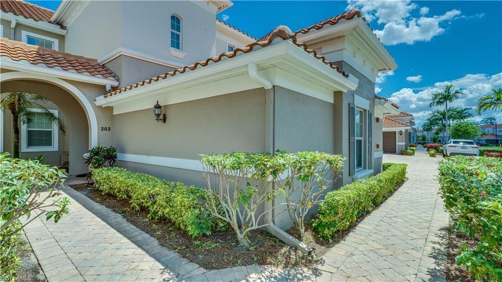 10230 Glastonbury Cir, Unit 202, Fort Myers, FL 33913 Photo