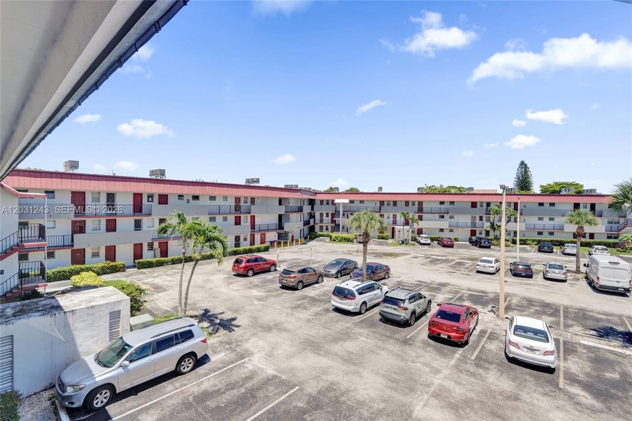 1400 NE 191st St , Unit 343, Miami, FL 33179 Photo