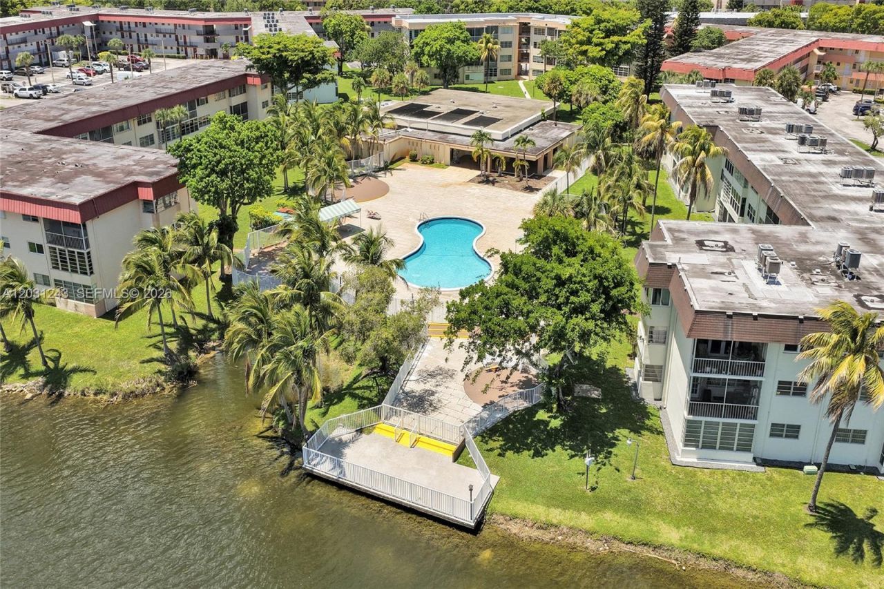 1400 NE 191st St , Unit 343, Miami, FL 33179 Photo