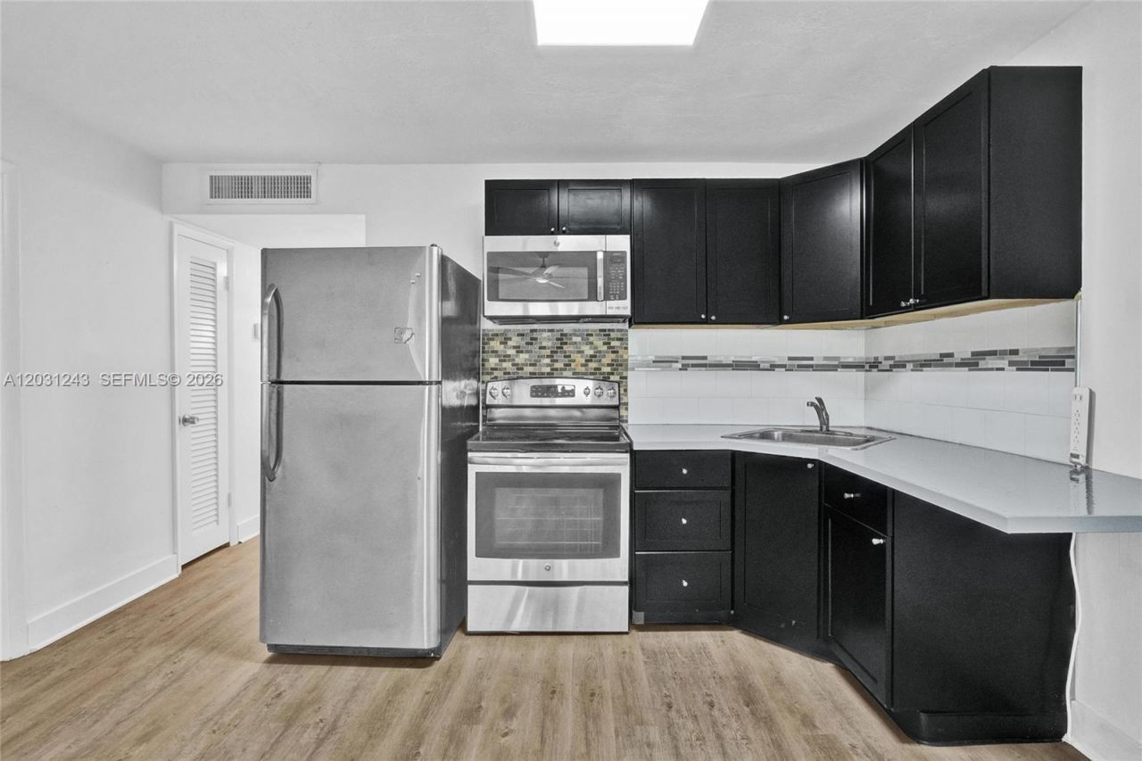 1400 NE 191st St , Unit 343, Miami, FL 33179 Photo