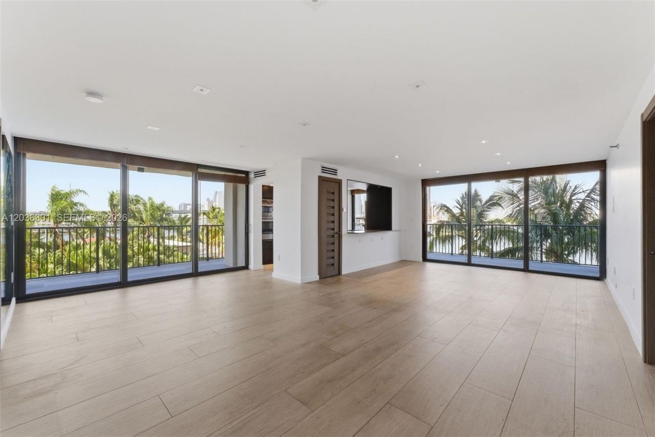 801 N Venetian Dr, Unit 308, Miami, FL 33139 Photo