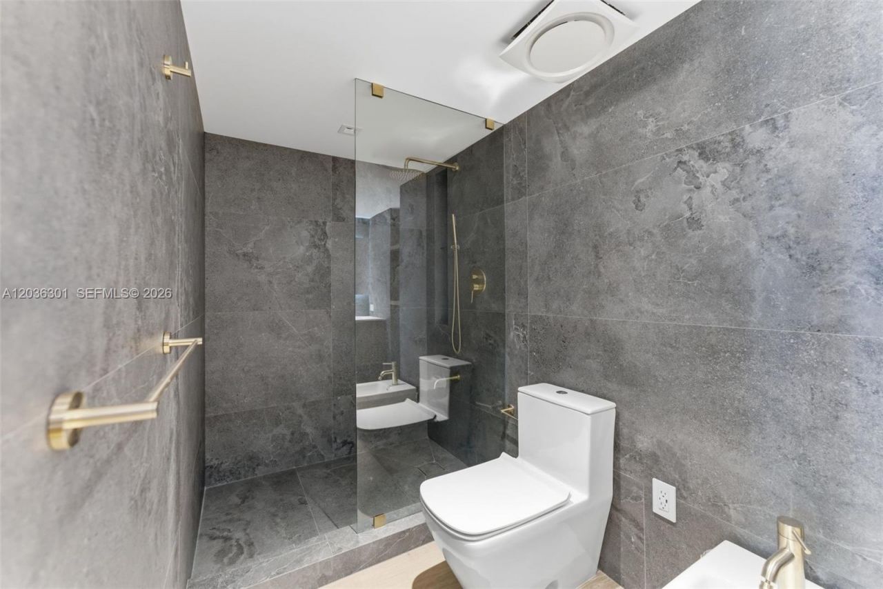801 N Venetian Dr, Unit 308, Miami, FL 33139 Photo
