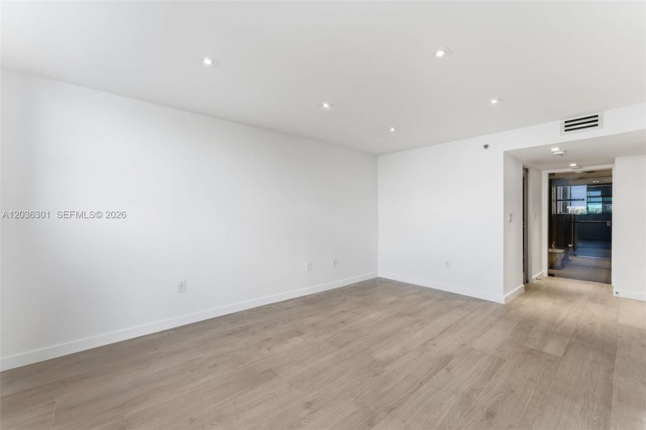 801 N Venetian Dr, Unit 308, Miami, FL 33139 Photo