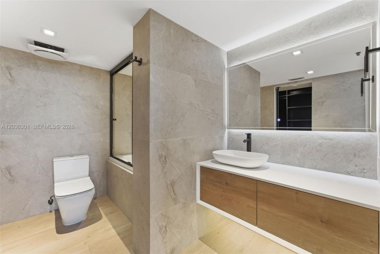801 N Venetian Dr, Unit 308, Miami, FL 33139 Photo