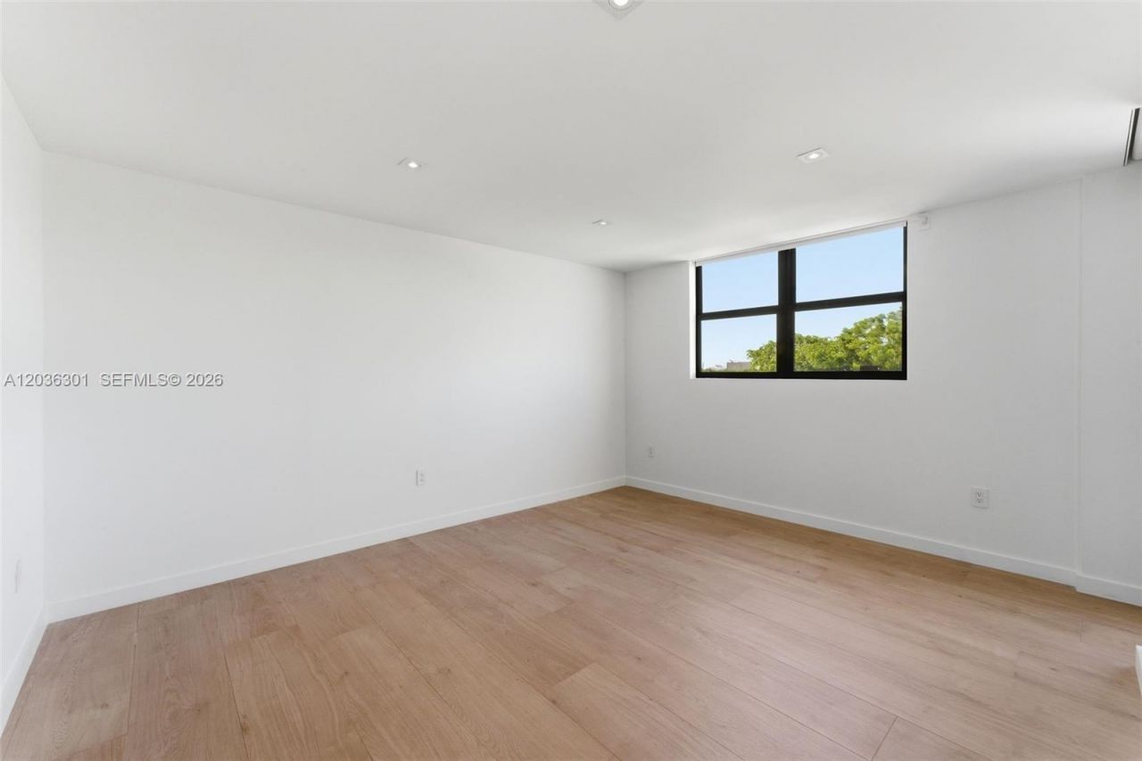 801 N Venetian Dr, Unit 308, Miami, FL 33139 Photo