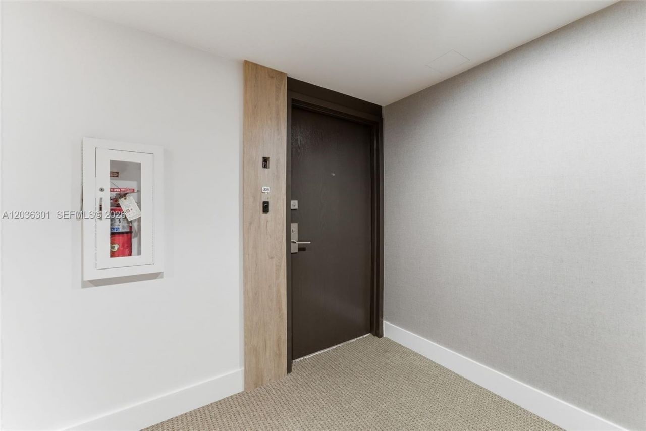 801 N Venetian Dr, Unit 308, Miami, FL 33139 Photo