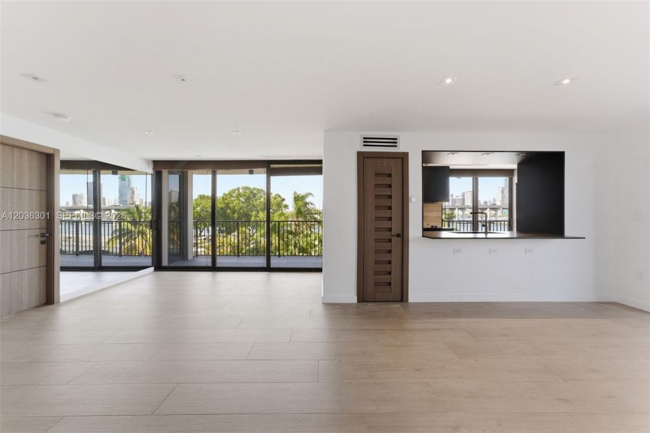 801 N Venetian Dr, Unit 308, Miami, FL 33139 Photo