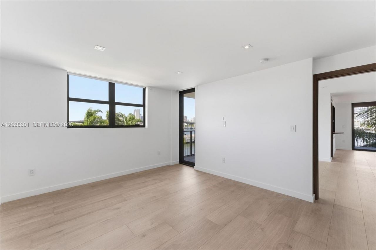 801 N Venetian Dr, Unit 308, Miami, FL 33139 Photo