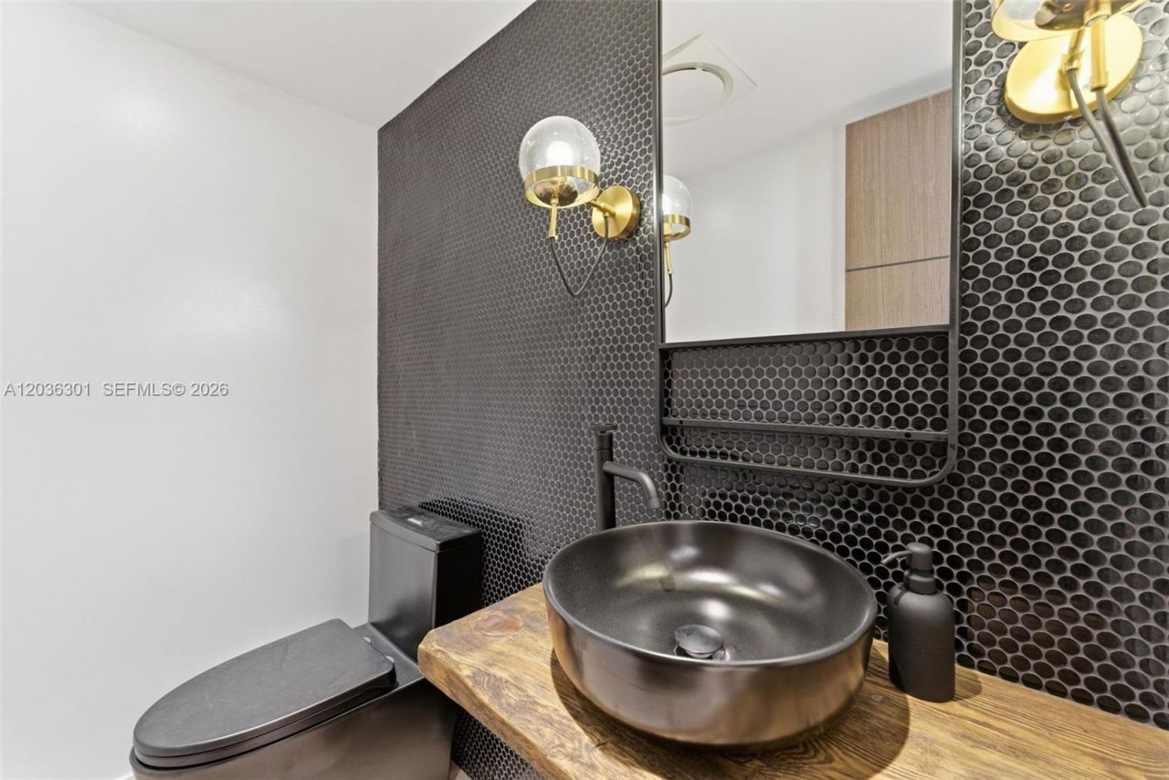 801 N Venetian Dr, Unit 308, Miami, FL 33139 Photo