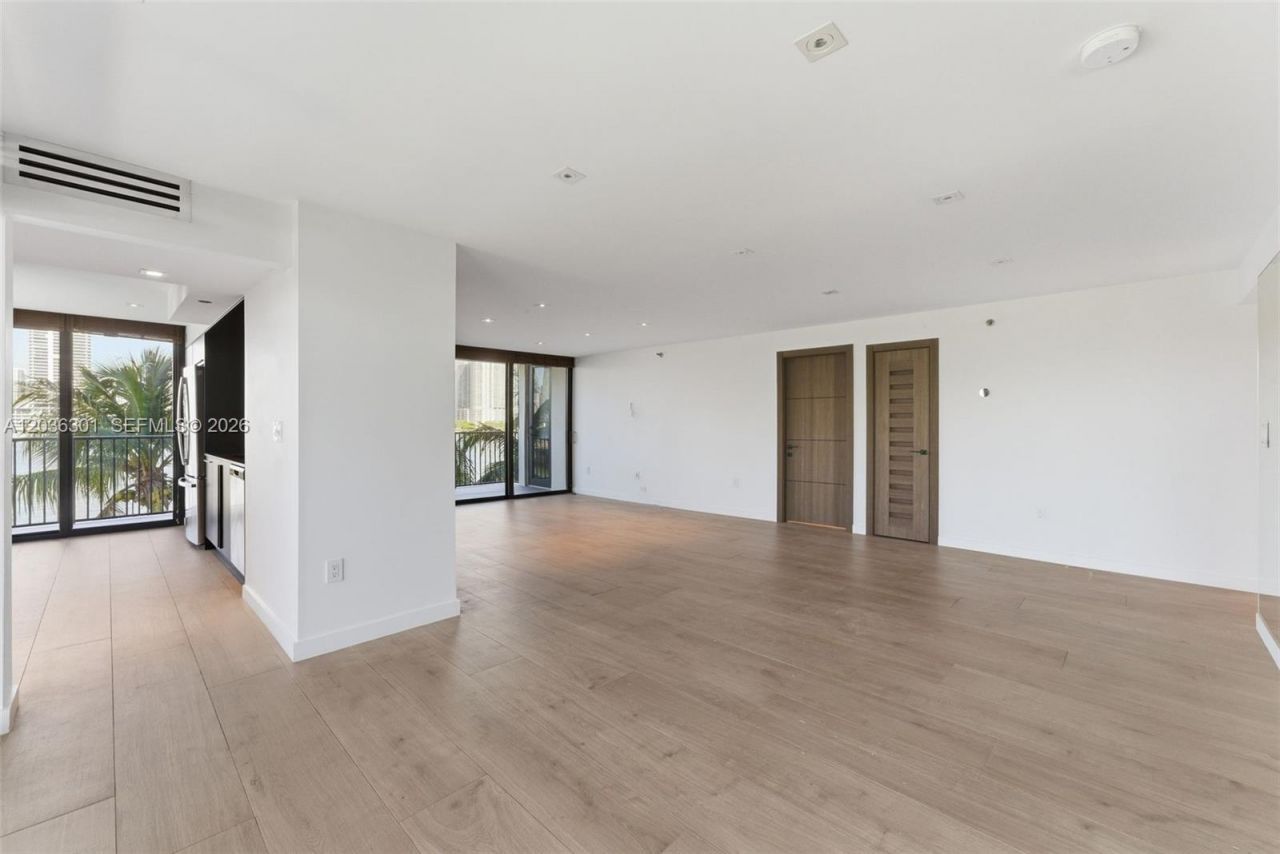 801 N Venetian Dr, Unit 308, Miami, FL 33139 Photo