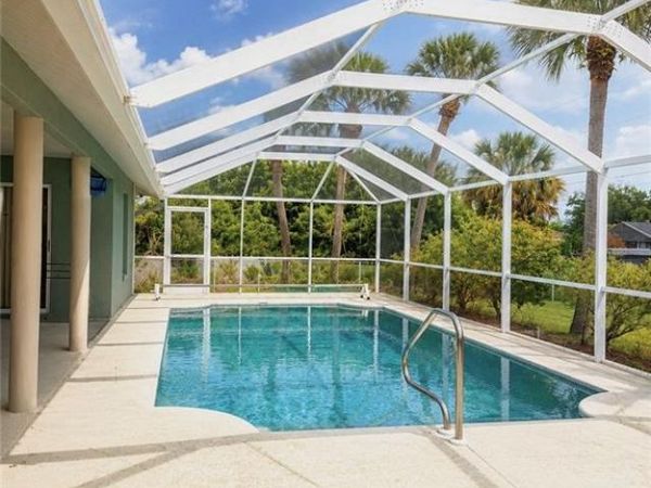 420 Glendale AVE, LEHIGH ACRES, FL 33936