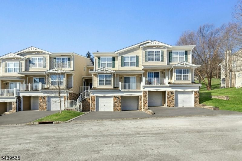 1028 Robin Ct, Green Brook, NJ 08812 Main Photo