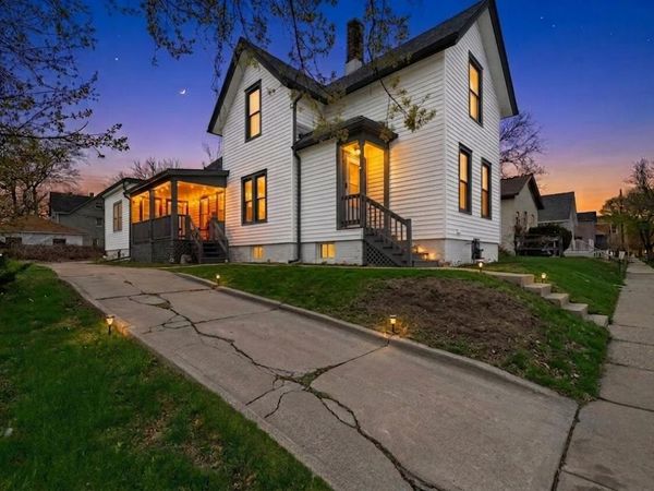 1220 N Wisconsin STREET, Racine, WI 53402
