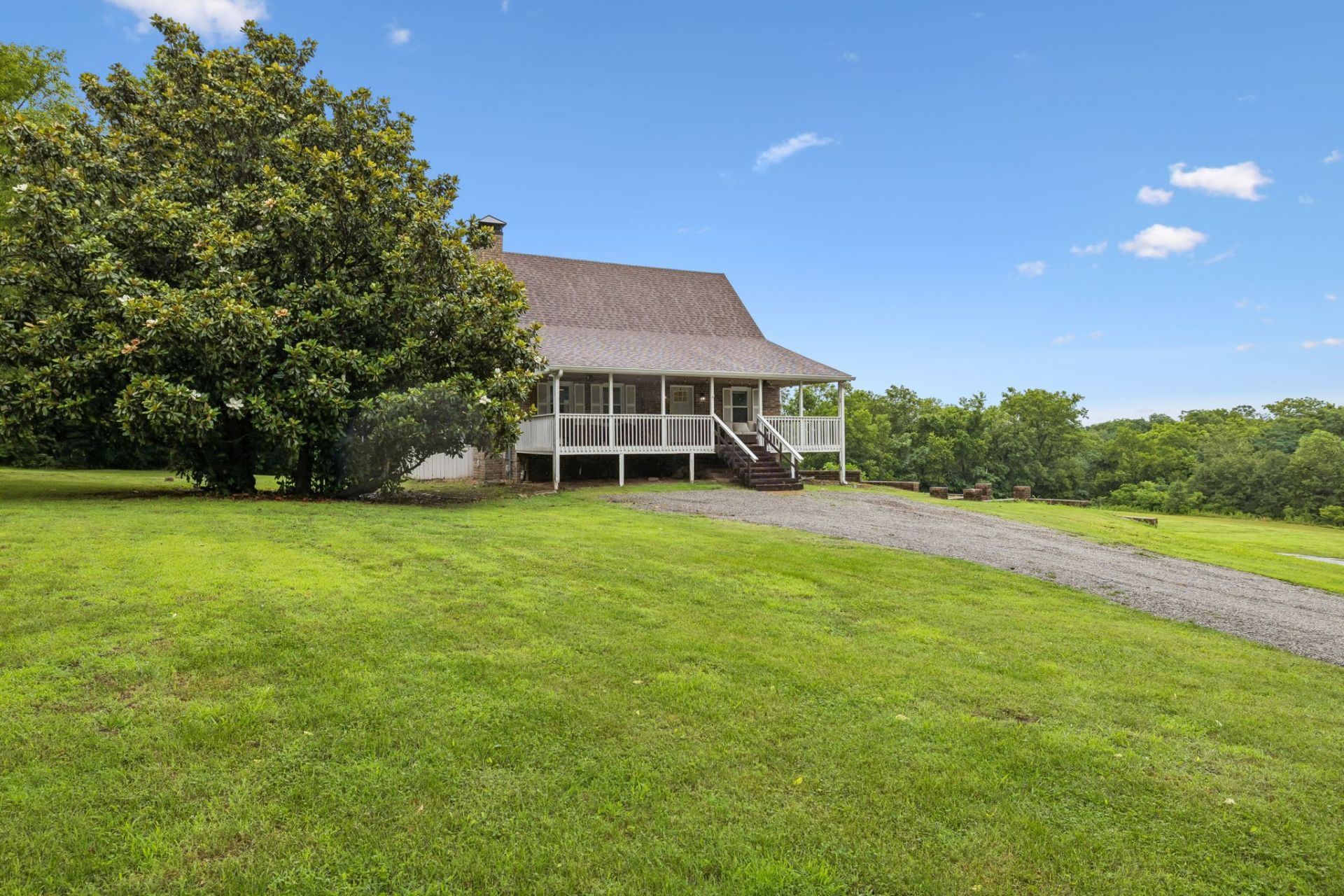 2758 Standing Oak Dr Thompsons Station, TN 37179