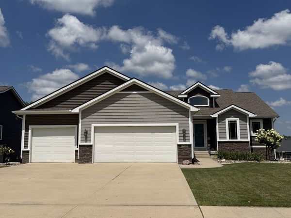 1245 Veterans Memorial Drive, Carlisle, IA 50047