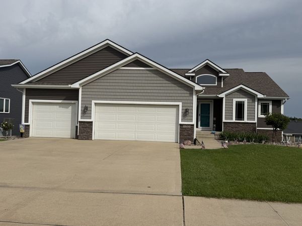 1245 Veterans Memorial Drive, Carlisle, IA 50047