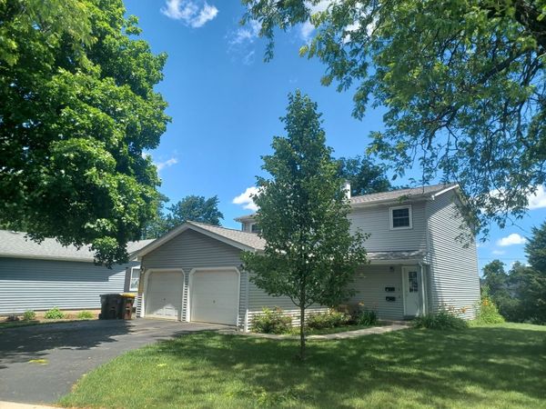 855-857 Rhodes Street, Woodstock, IL 60098