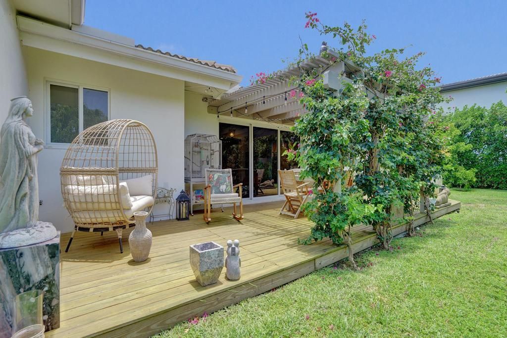 5 Gatehouse Road, Sea Ranch Lakes, FL 33308 Photo