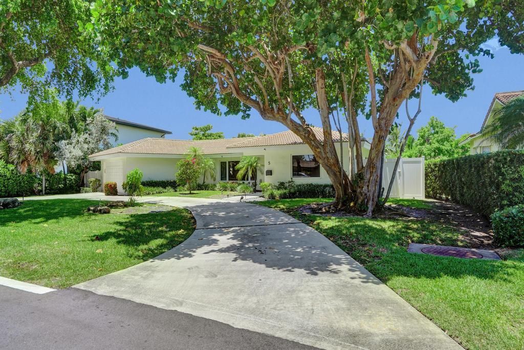 5 Gatehouse Road, Sea Ranch Lakes, FL 33308 Photo