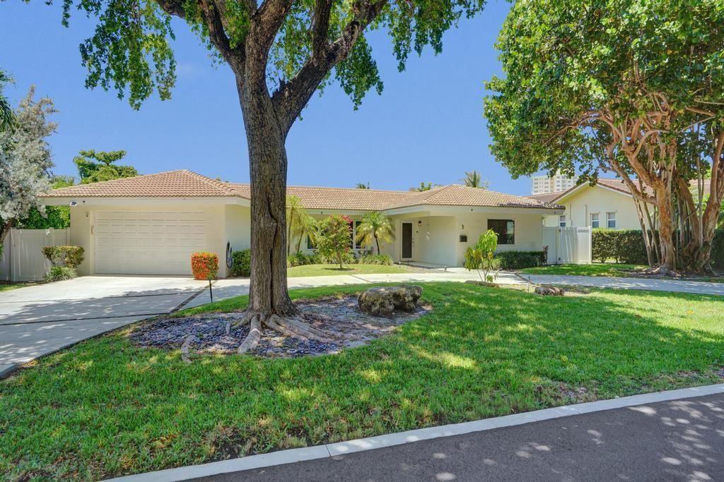 5 Gatehouse Road, Sea Ranch Lakes, FL 33308 Photo