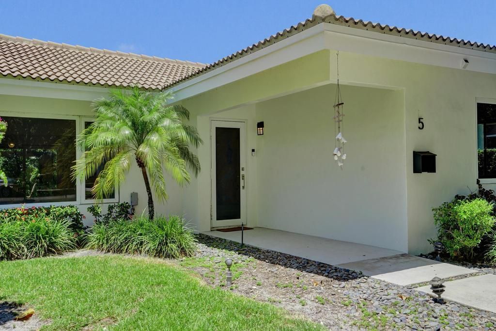 5 Gatehouse Road, Sea Ranch Lakes, FL 33308 Photo