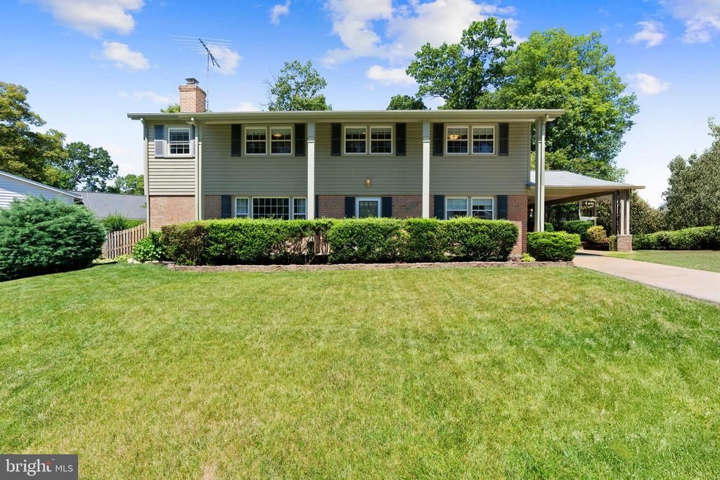 6703 Red Jacket Road, Springfield, VA 22152 Main Photo