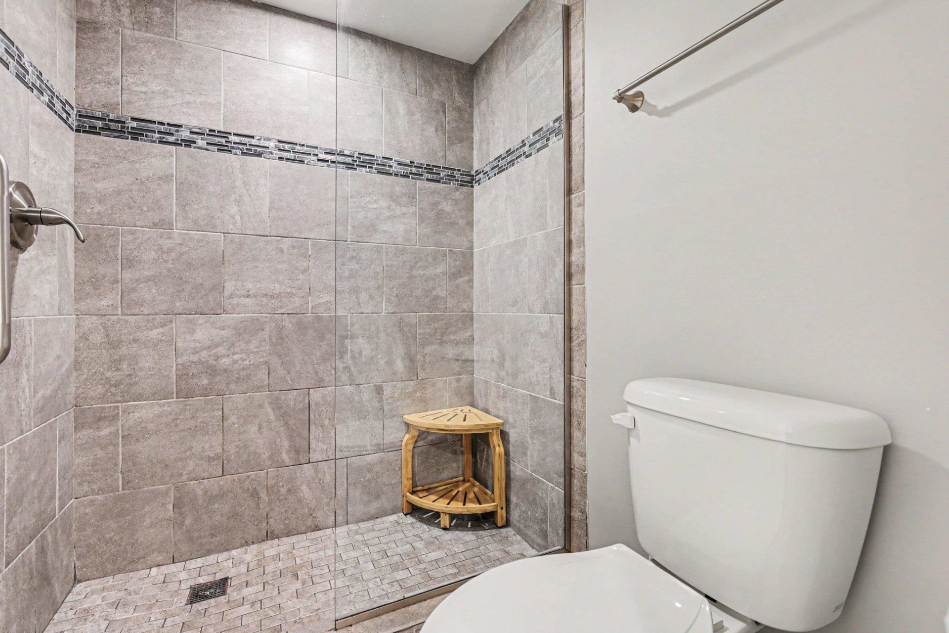 122 Hartland Dr. Photo 16