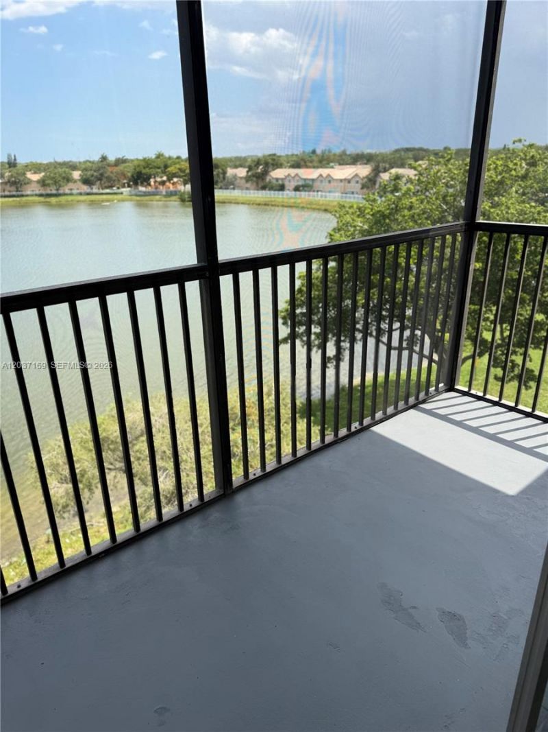 8710 N Sherman Cir, Unit 506, Miramar, FL 33025 Photo