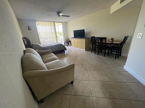 8215 Lake Dr , Unit 401, Doral, FL 33166