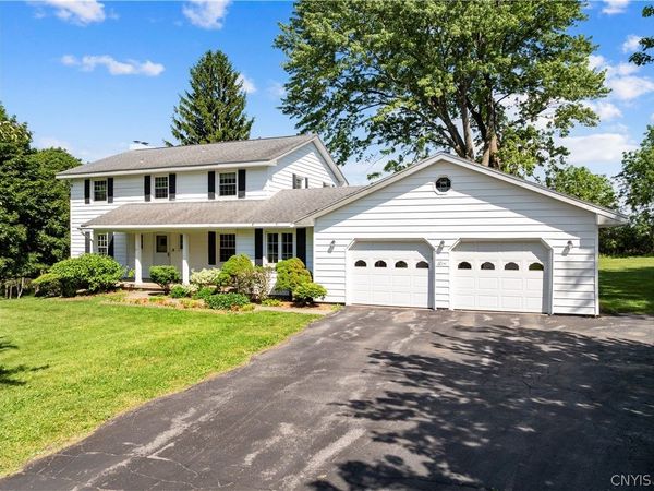 6 Lloyds Lane , New Hartford, NY 13413